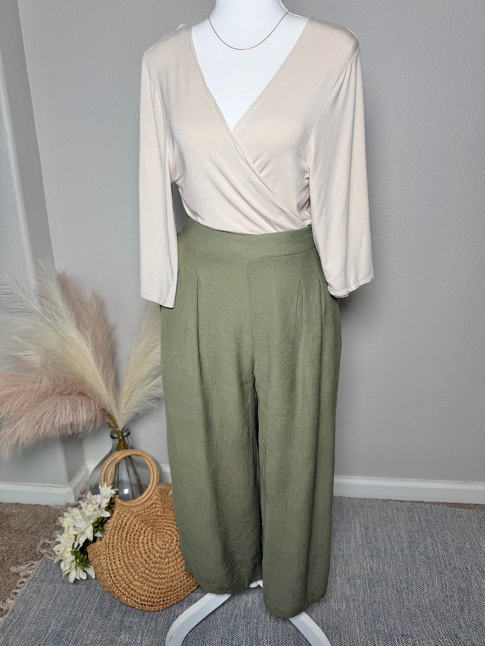 Eesome - High-Waist Wide-Leg Pants in Olive Green